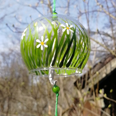 Ветряной стеклянный колокольчик фурин с рисунком: зеленая травка и цветочки. Диаметр: 8см