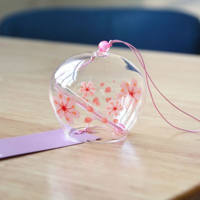 Фурин - Японский ветряной колокольчик из стекла  с розовыми ними  цветами . Маленький: диаметр - 7см. Купить в Москве. 
