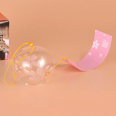 Фурин - Японский ветряной колокольчик из стекла с розовыми цветками сакуры. Маленький: диаметр - 7см. Купить в Москве. 