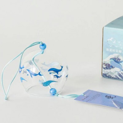 Фурин - Японский ветряной колокольчик из стекла с синими китами. Маленький: диаметр - 7см. Купить в Москве. 