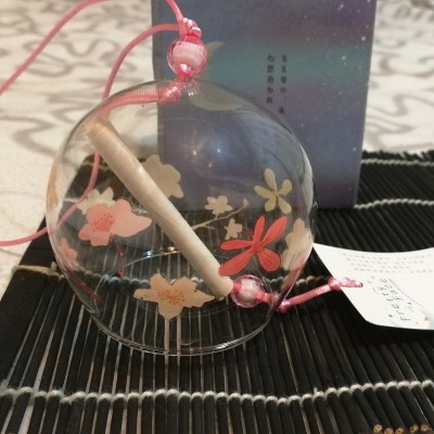 Фурин - Японский ветряной колокольчик из стекла с цветками вишни. Маленький: диаметр - 7см. Купить в Москве. 