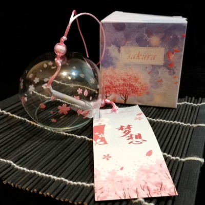 Фурин - Японский ветряной колокольчик из стекла с цветками сакуры . Маленький: диаметр - 7см. Купить в Москве. 